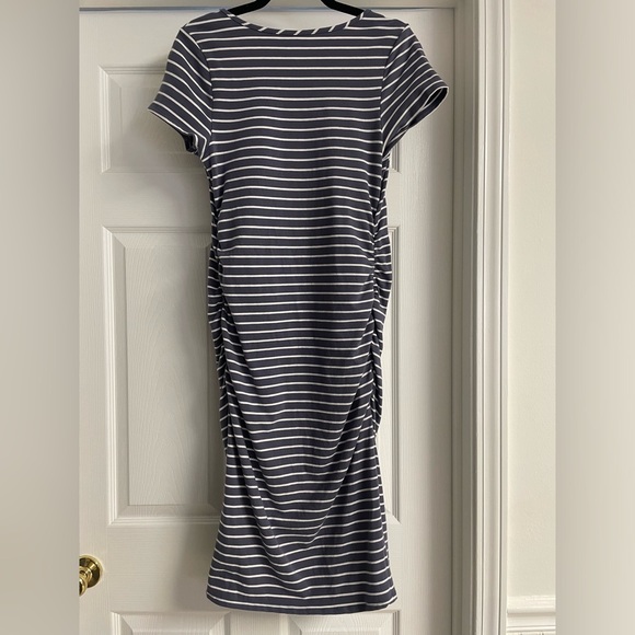 Isabel Maternity Dress by Ingrid & Isabel. Size Large. - Picture 2 of 4